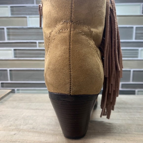 Maurice Fashions Beige Faux Suede Fringe Ankle Bootie Boots Woman's Shoe Size 6 - Picture 8 of 12